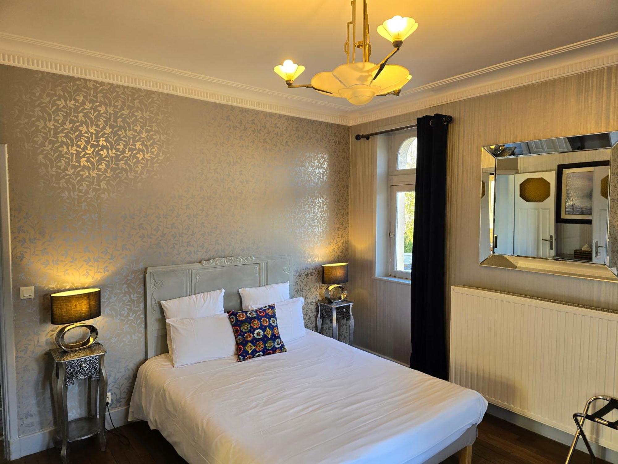 Le Castel Guesthouse Bayeux Zewnętrze zdjęcie